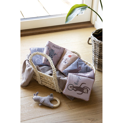 Sebra tygbok, Teeny Toes