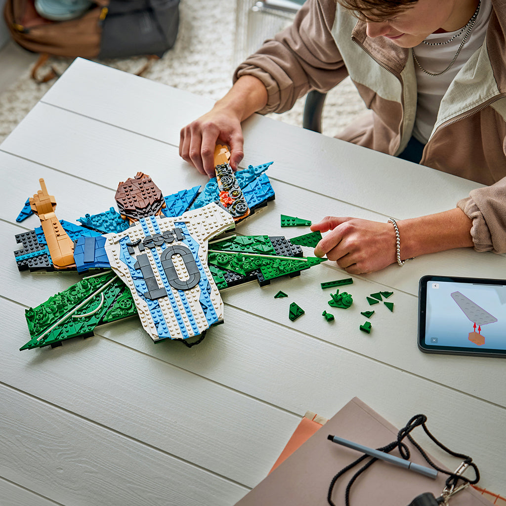 LEGO® Editions Lionel Messi – jubelscene Byggsats 43018