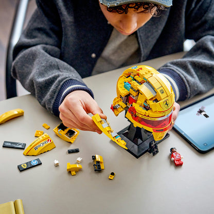 LEGO® Editions Scuderia Ferrari HP Lewis Hamilton-hjälm