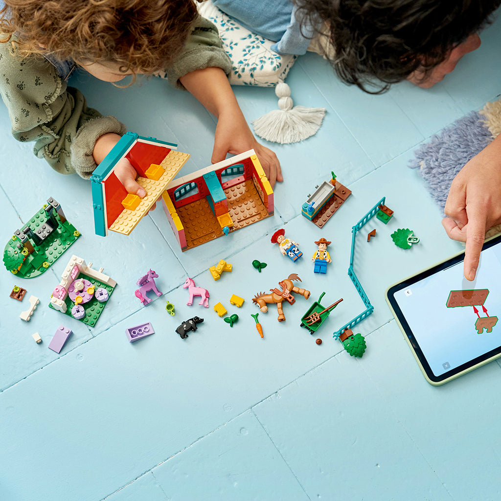 LEGO® Disney™ och Pixar Toy Story 5 Blazes hästfarm