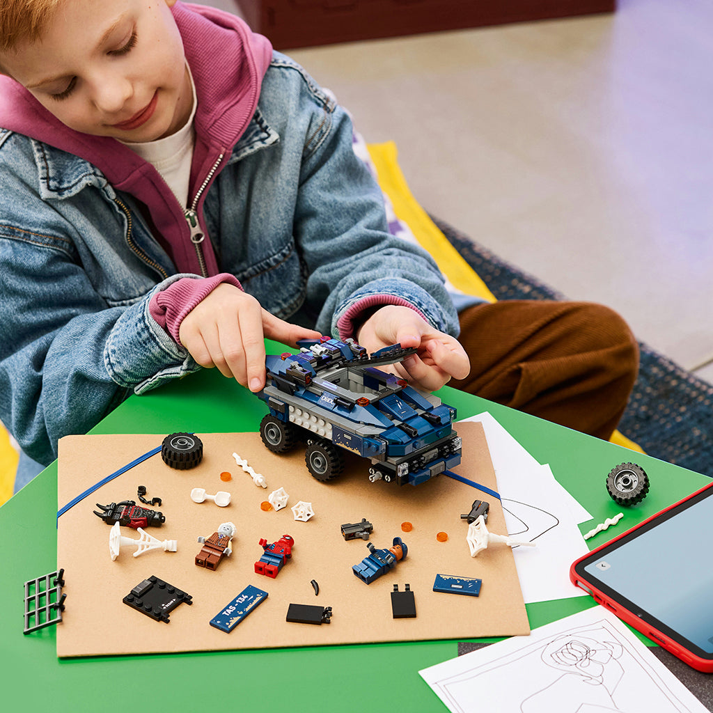 LEGO® ǀ Marvel Spider-Mans fängelsetransport-jakt