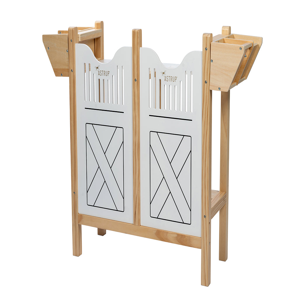 By Astrup Hästbox för 4 käpphästar