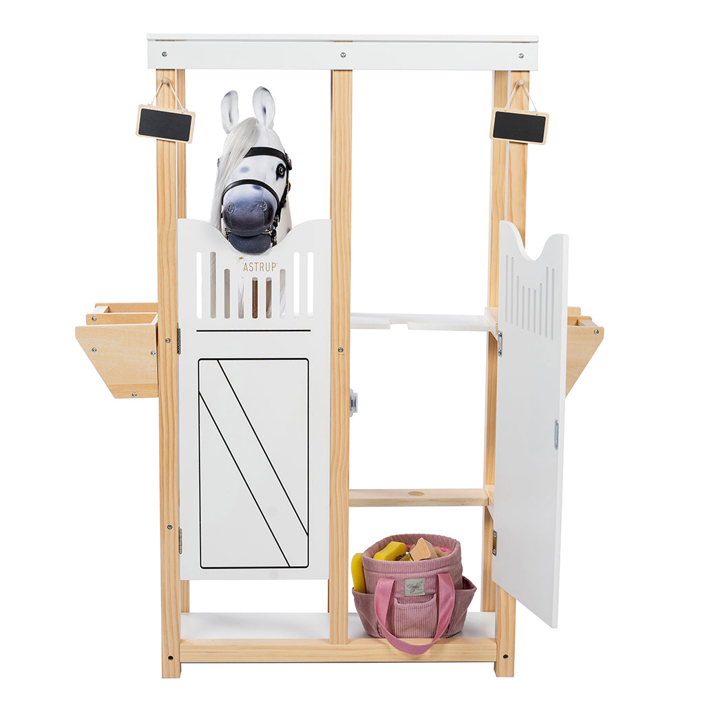 By Astrup Häststall för 2 käpphästar