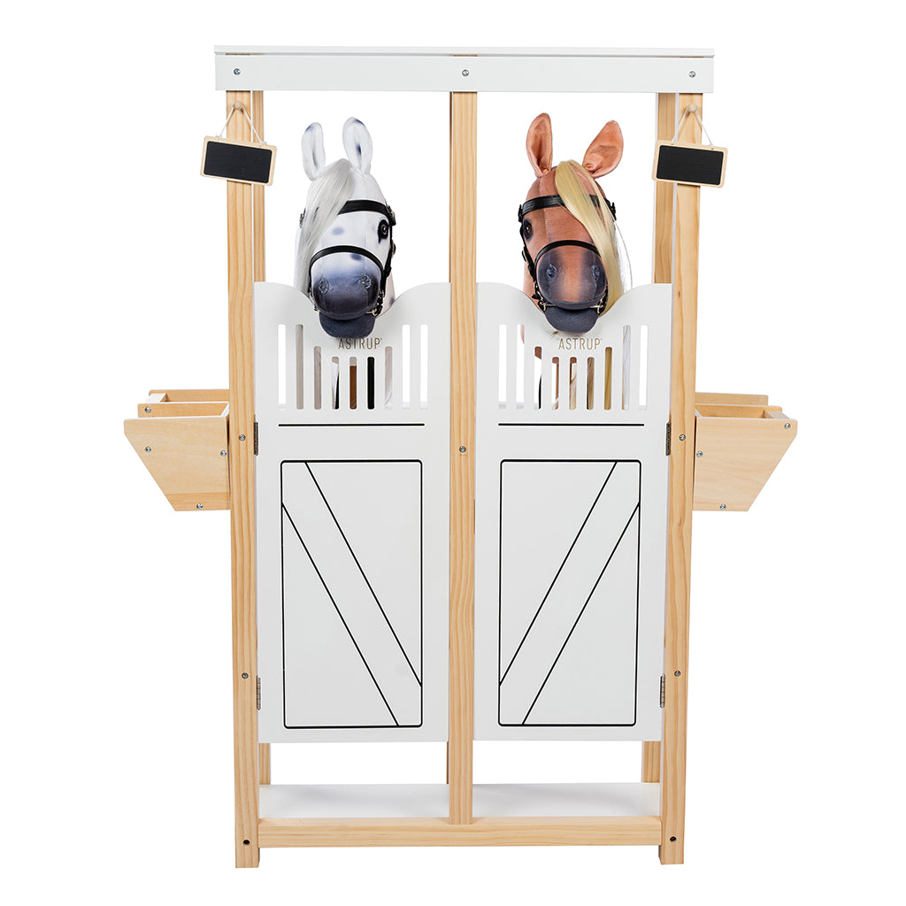 By Astrup Häststall för 2 käpphästar