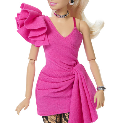 Barbie Deluxe Style-docka med rosa och svarta strumpbyxor
