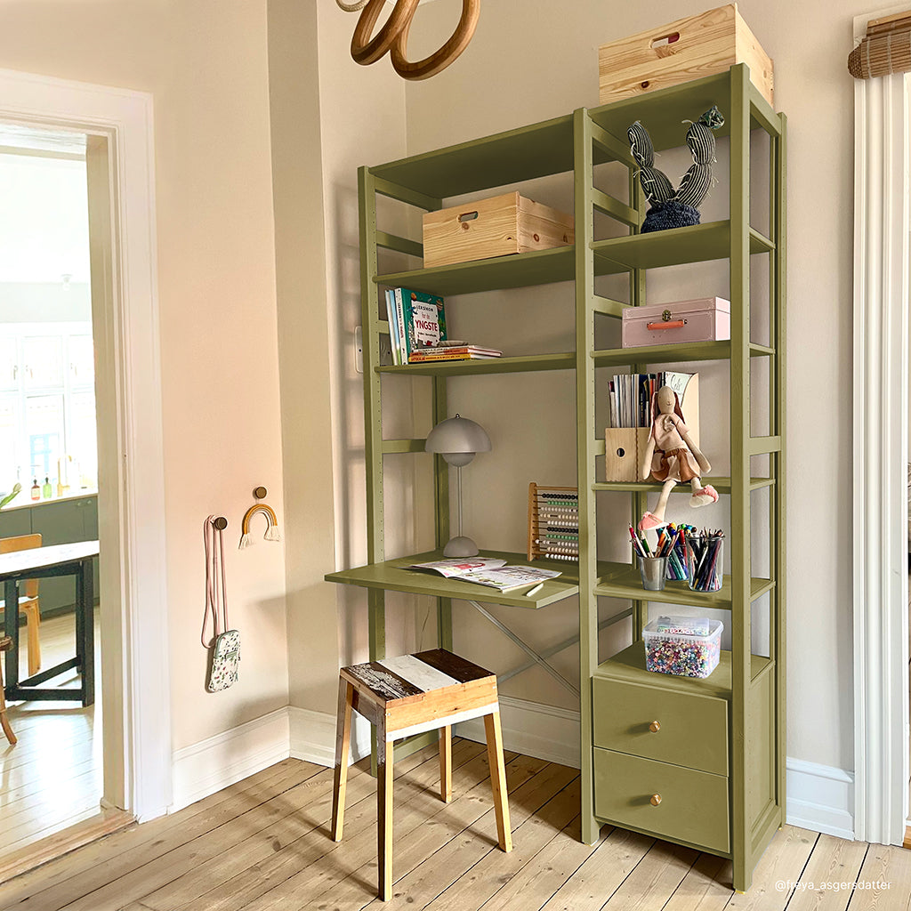 By Aulum Astrup stigereol med skrivbord, flera storlekar – Olive