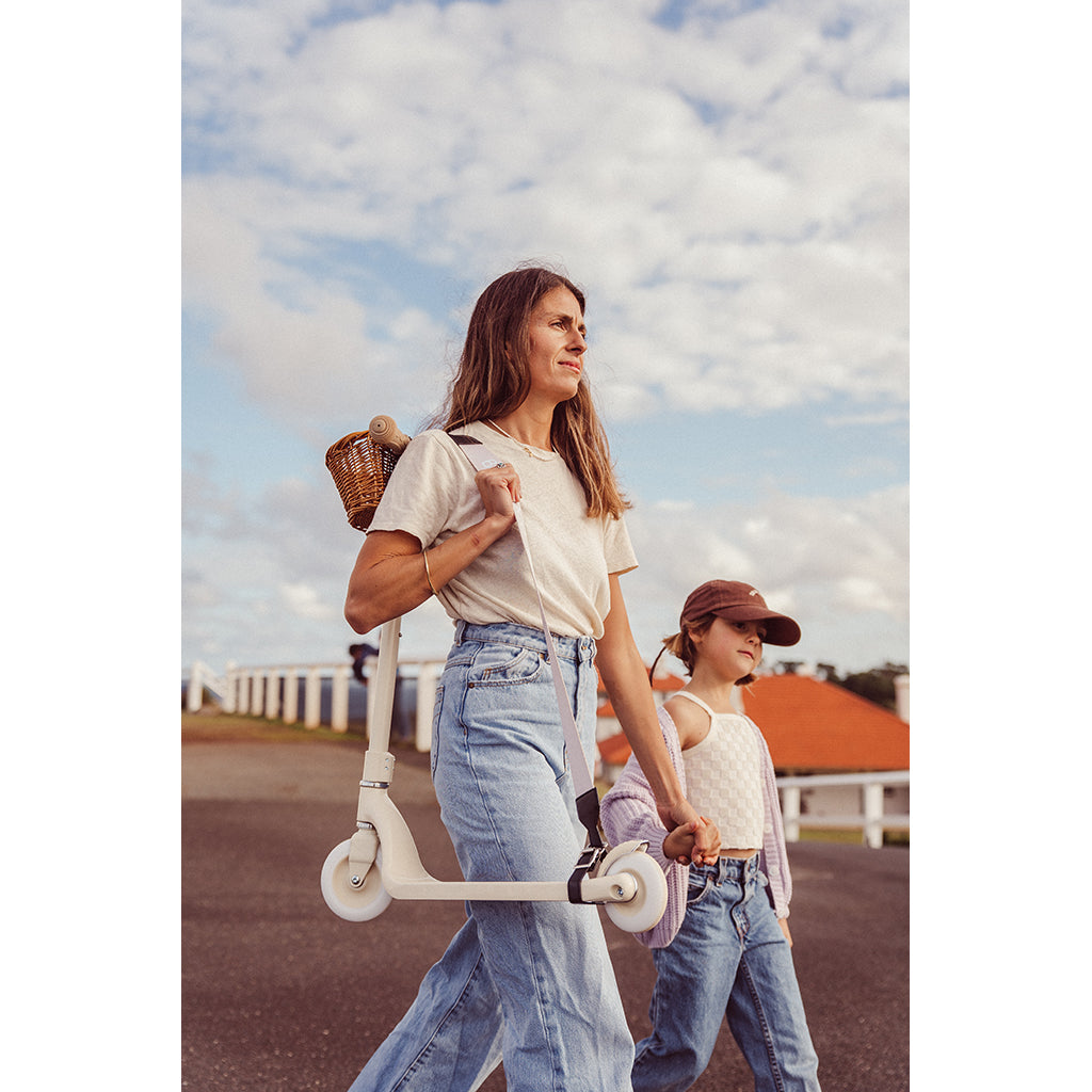 Banwood Carry strap, bärrem till skateboard, sparkcykel och balanscykel - Cream