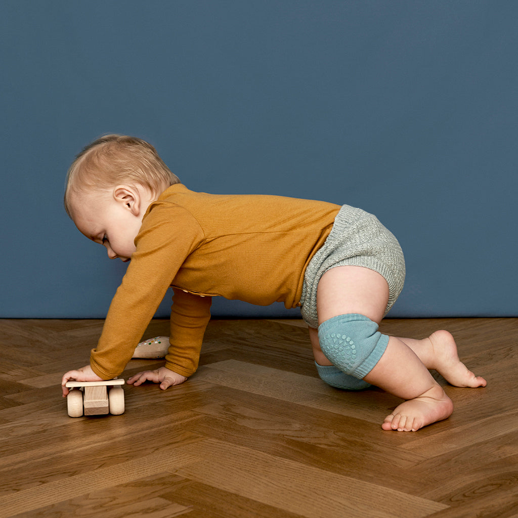 GoBabyGo knäskydd med gummiduttar, Soft pink