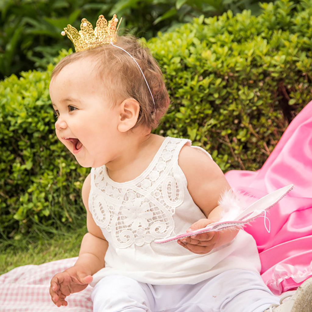 Den goda Fen, Prinsesskrona i metall med pärlor - guldfärgad