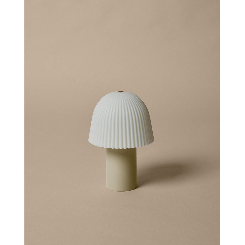 ferm Living, Frill Bärbar Lampa - Cashmere White