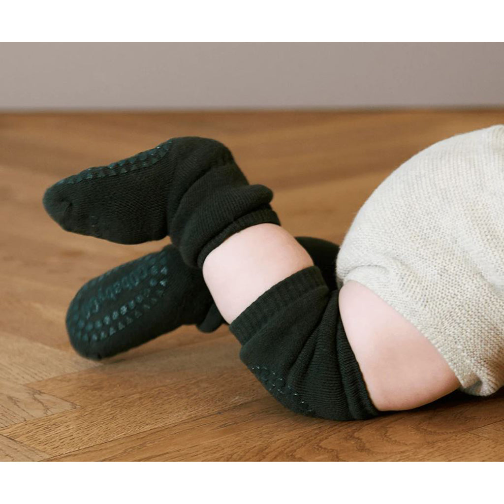 GoBabyGo knäskydd med gummiknoppar, Forest green