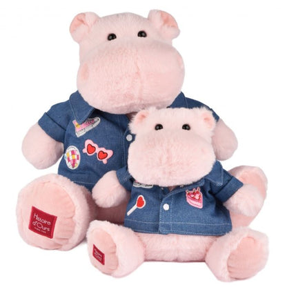 Flodhest-bamse med denimjacka, Histoire D&