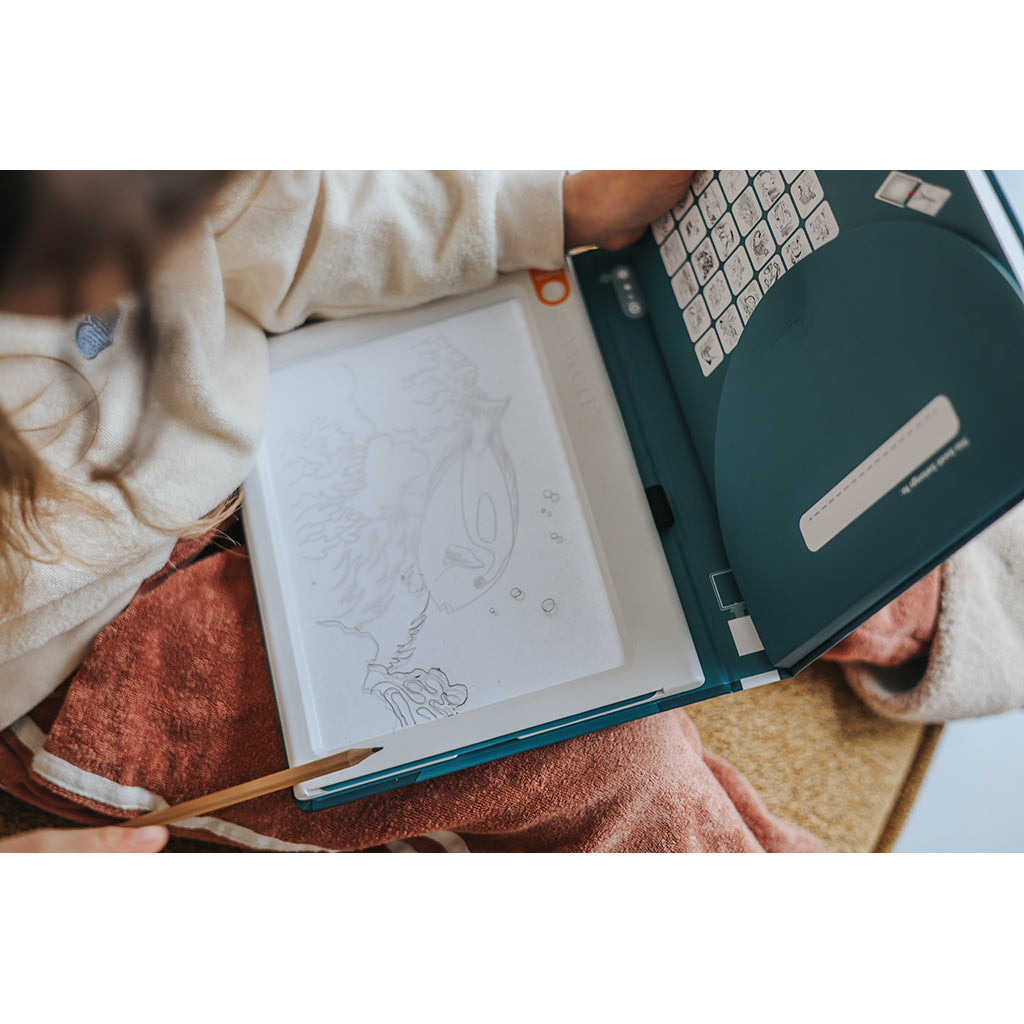 Kidywolf Kidydraw, ritbräda med ljus och mallar – Animals