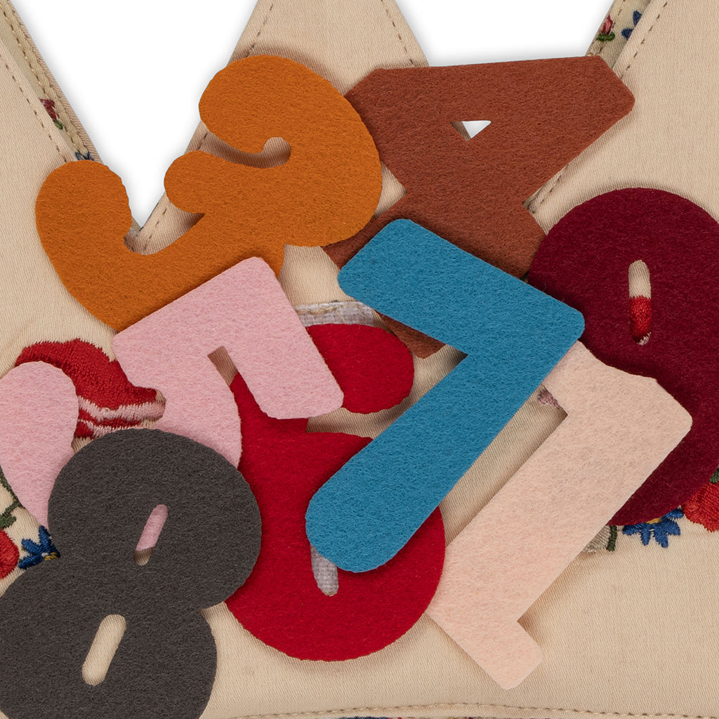 Konges Sløjd Födelsedagskrona, tygkrona med filtsiffror, Flower – 1–10 år