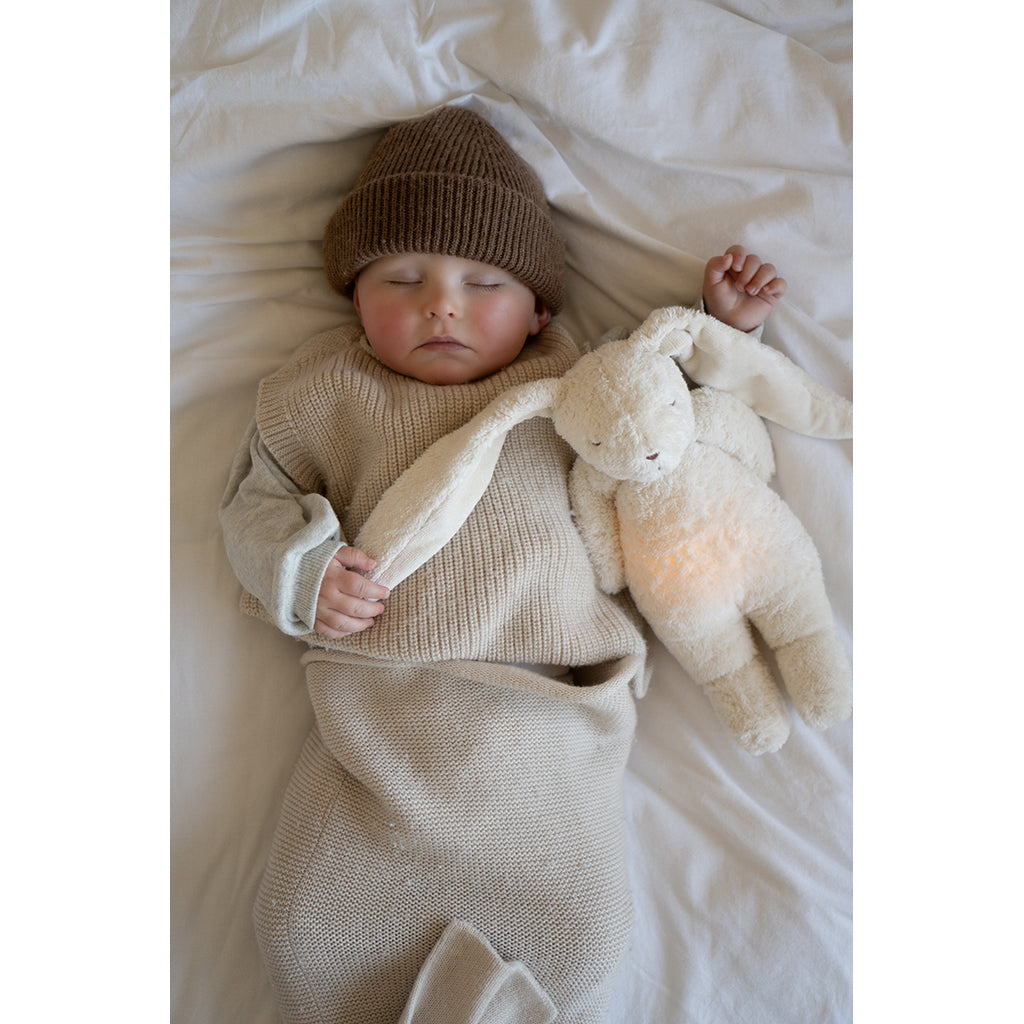 Moonie 2.0, ekologisk Humming kanin med pink noise och lampa – Sand