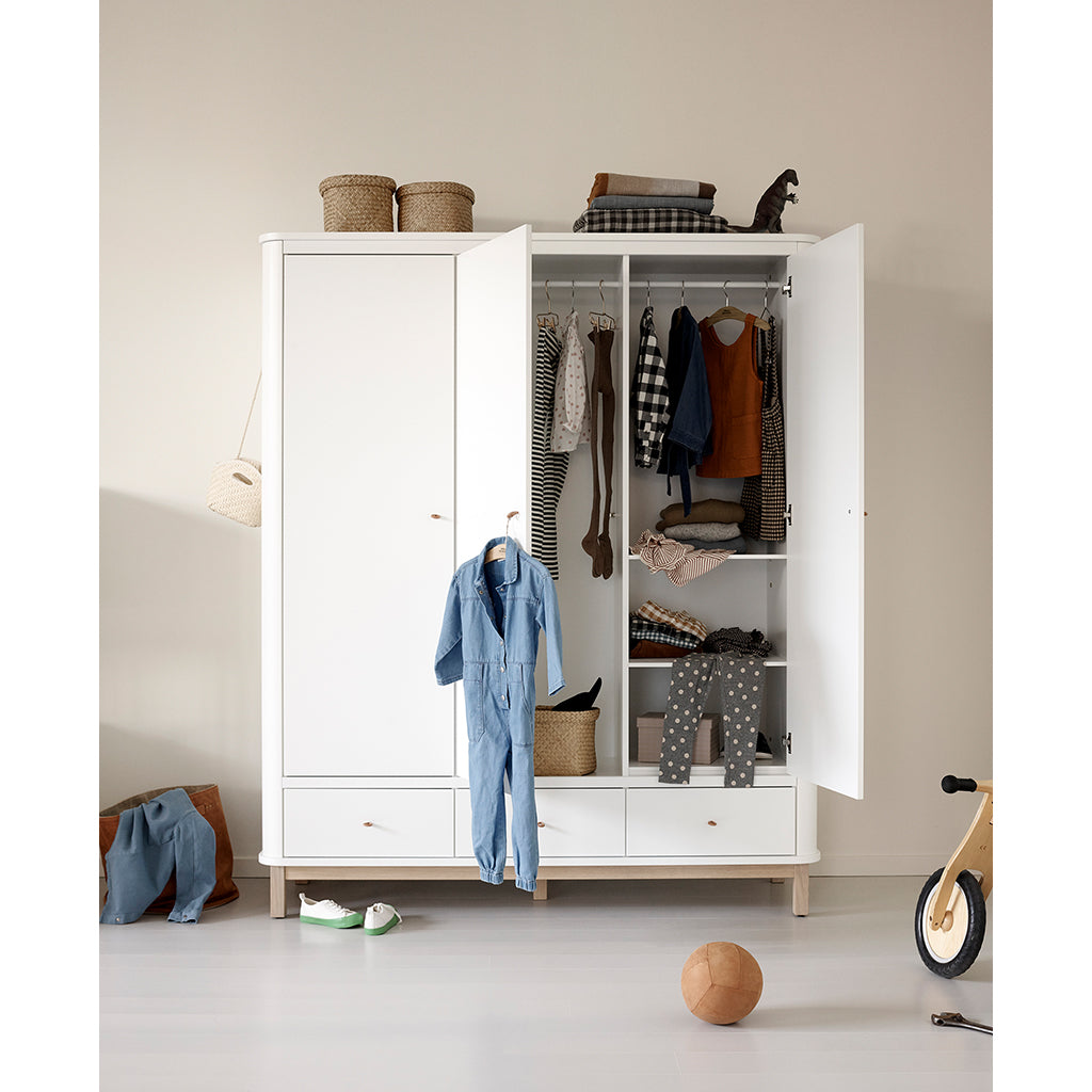 Oliver Furniture Wood garderob med 3 dörrar, vit/ek - höjd 204 cm