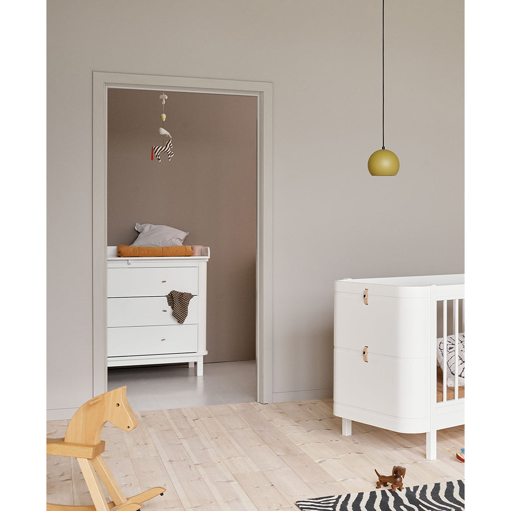 Oliver Furniture Wood skötbord, med 3 lådor och stor skiva - Vit