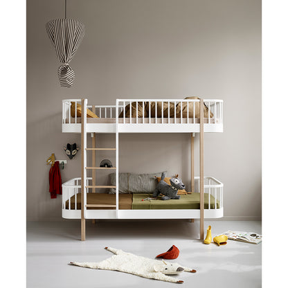 Oliver Furniture, Wood Original, våningssäng - Ek med stege på framsidan