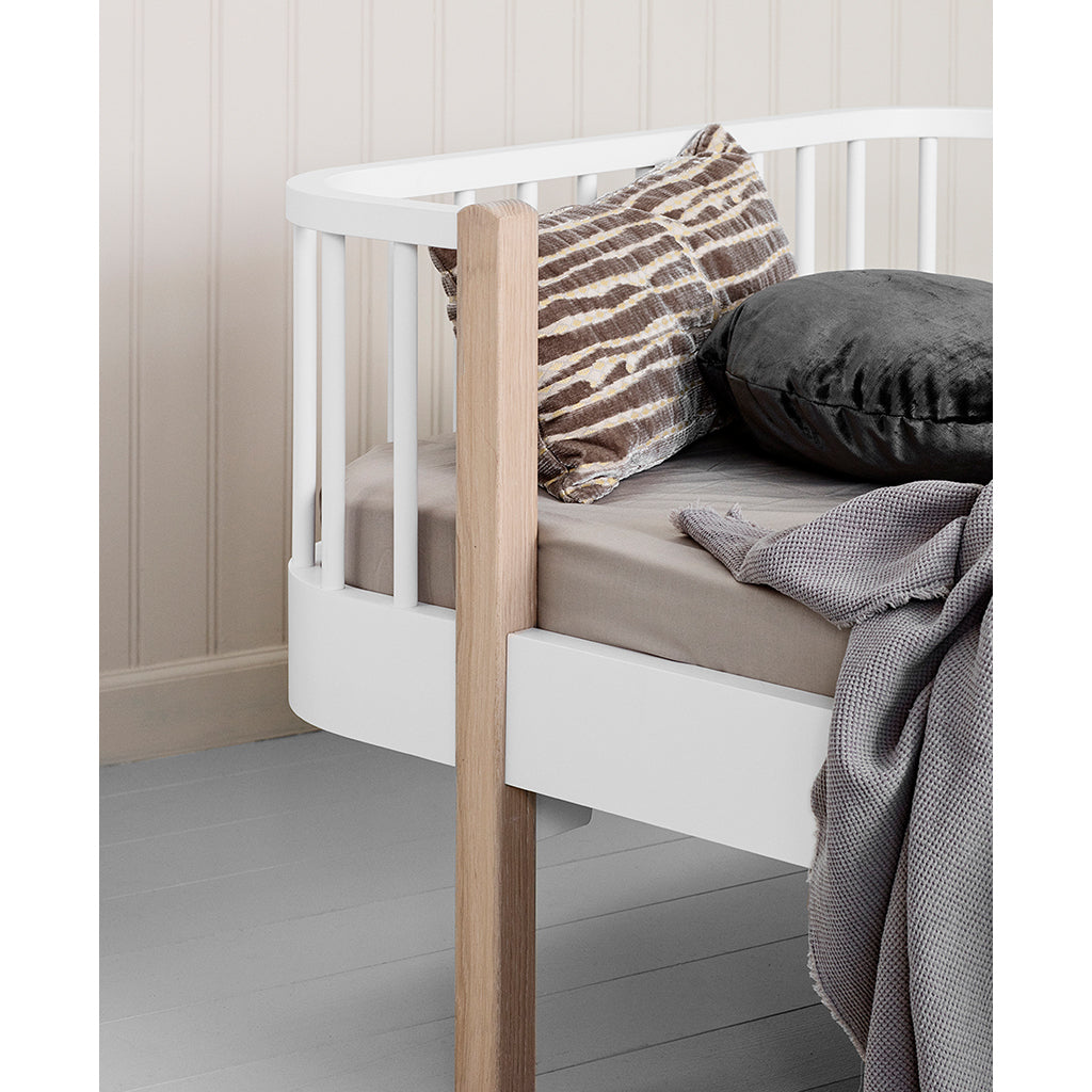 Oliver Furniture, Wood Original, juniorsäng/soffa – Vit/ek