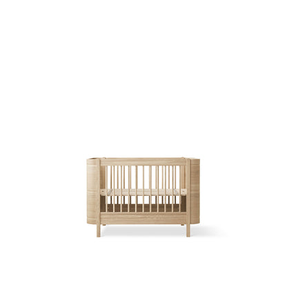 Oliver Furniture, Wood Mini+ spjälsäng exkl. junior kit – Ek (LEVERANS start maj)