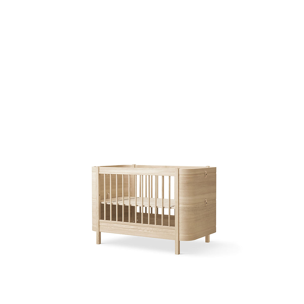 Oliver Furniture, Wood Mini+ spjälsäng exkl. junior kit – Ek (LEVERANS start maj)