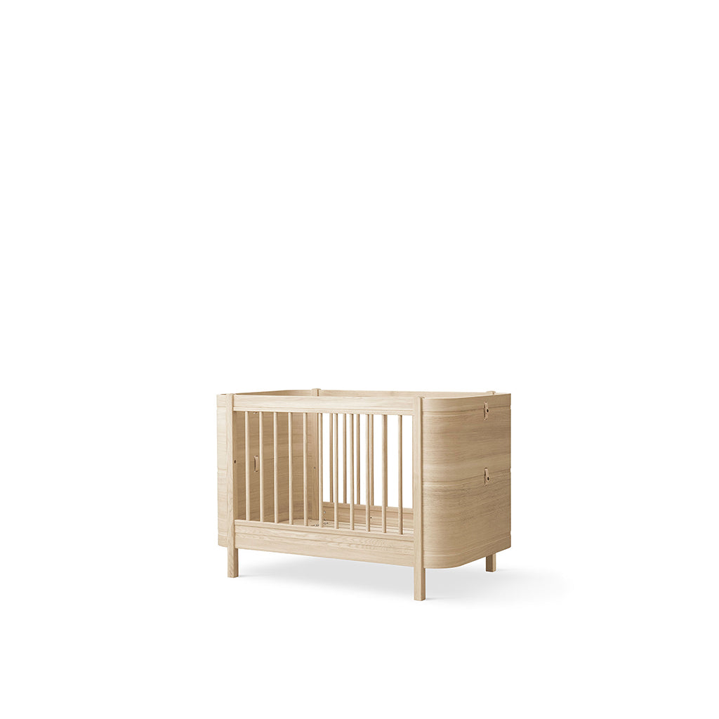 Oliver Furniture, Wood Mini+ spjälsäng exkl. junior kit – Ek (LEVERANS start maj)