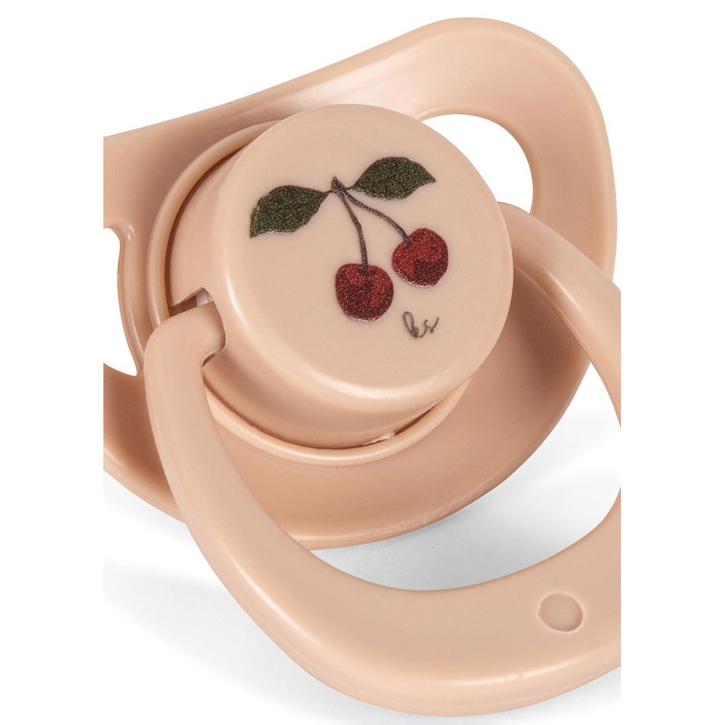 Konges Sløjd Coco docka och sittvagn i presentförpackning - exklusivt hos Lirum Larum Leg