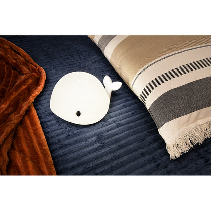 Little L. LED nattlampa/projektor med fjärrkontroll och 7 olika ljusinställningar – Wilda hval