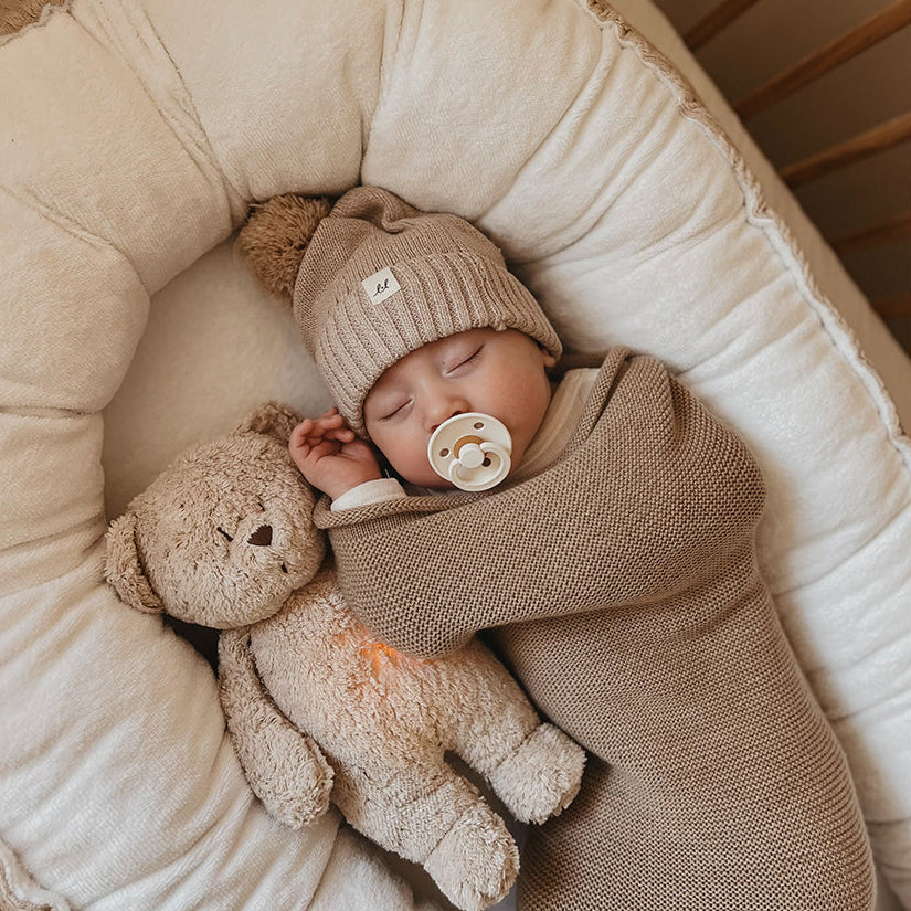 Moonie 2.0, ekologisk Humming björn med pink noise och lampa - Sand