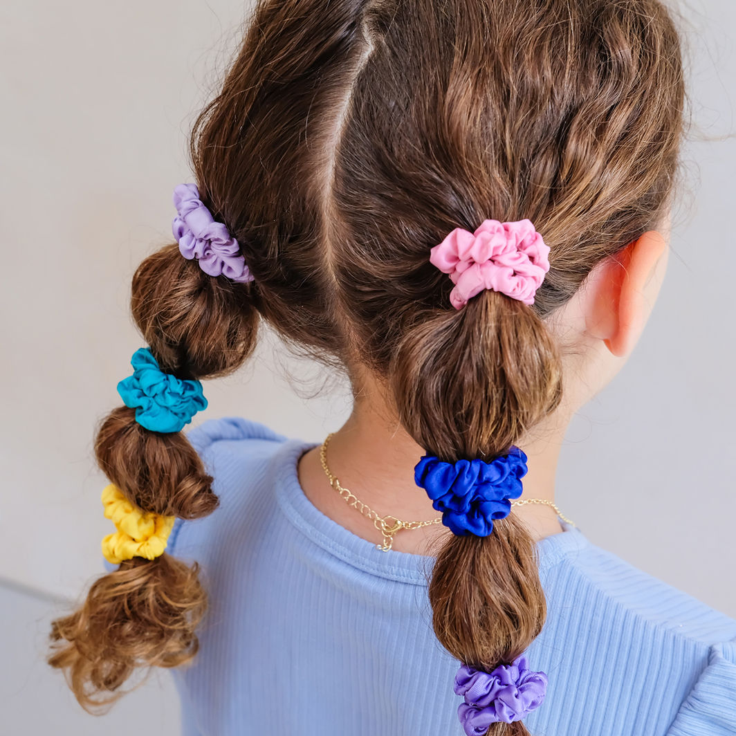 Mimi &amp; Lula 9 scrunchies-hårsnoddar – Bright Satin