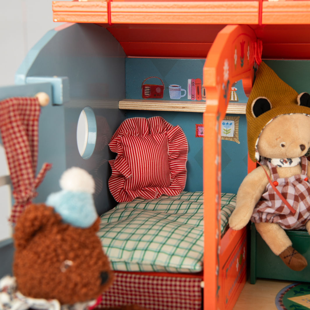 Moulin Roty Husvagn med möbler, Les Minouchkas