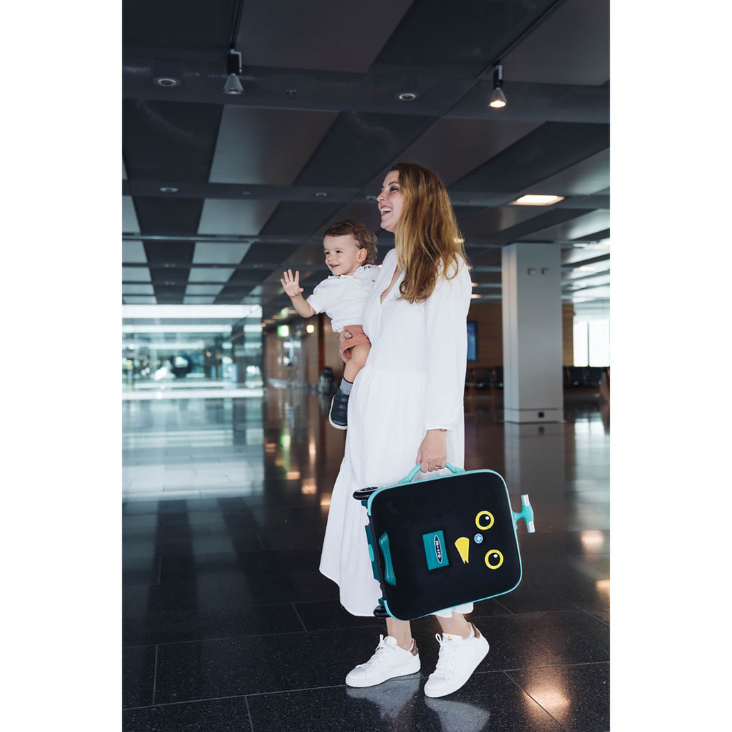 Micro Trolley Eazy Ride-On, Resväska för barn att sitta på - Forest Green FÅR INTE SÄLJAS UTAN svensk varning