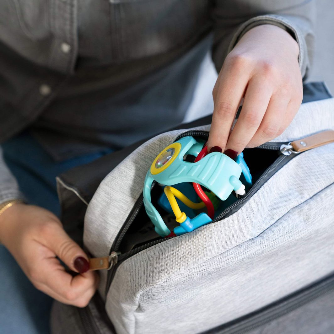 BABY Einstein Rattle &amp; Sense™ sensorisk boll