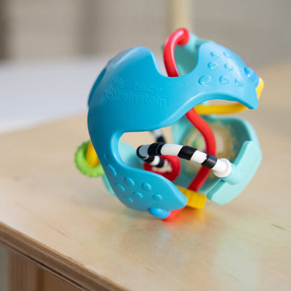 BABY Einstein Rattle &amp; Sense™ sensorisk boll