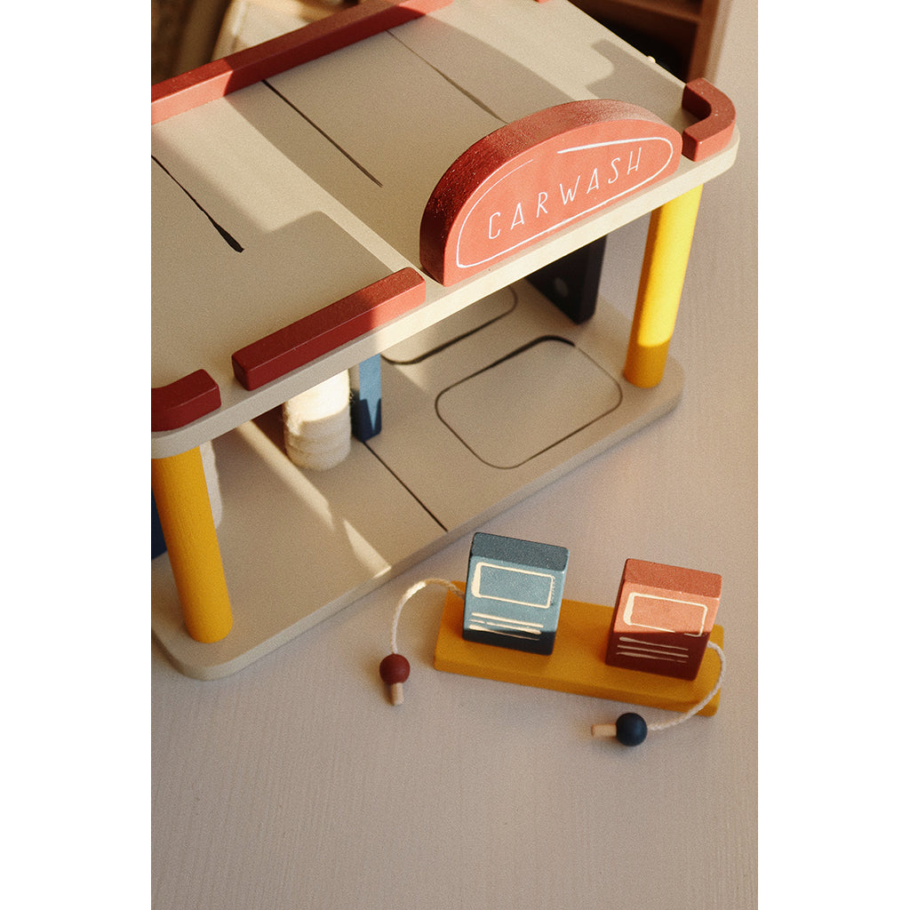 Konges Sløjd Bilgarage med biltvätt