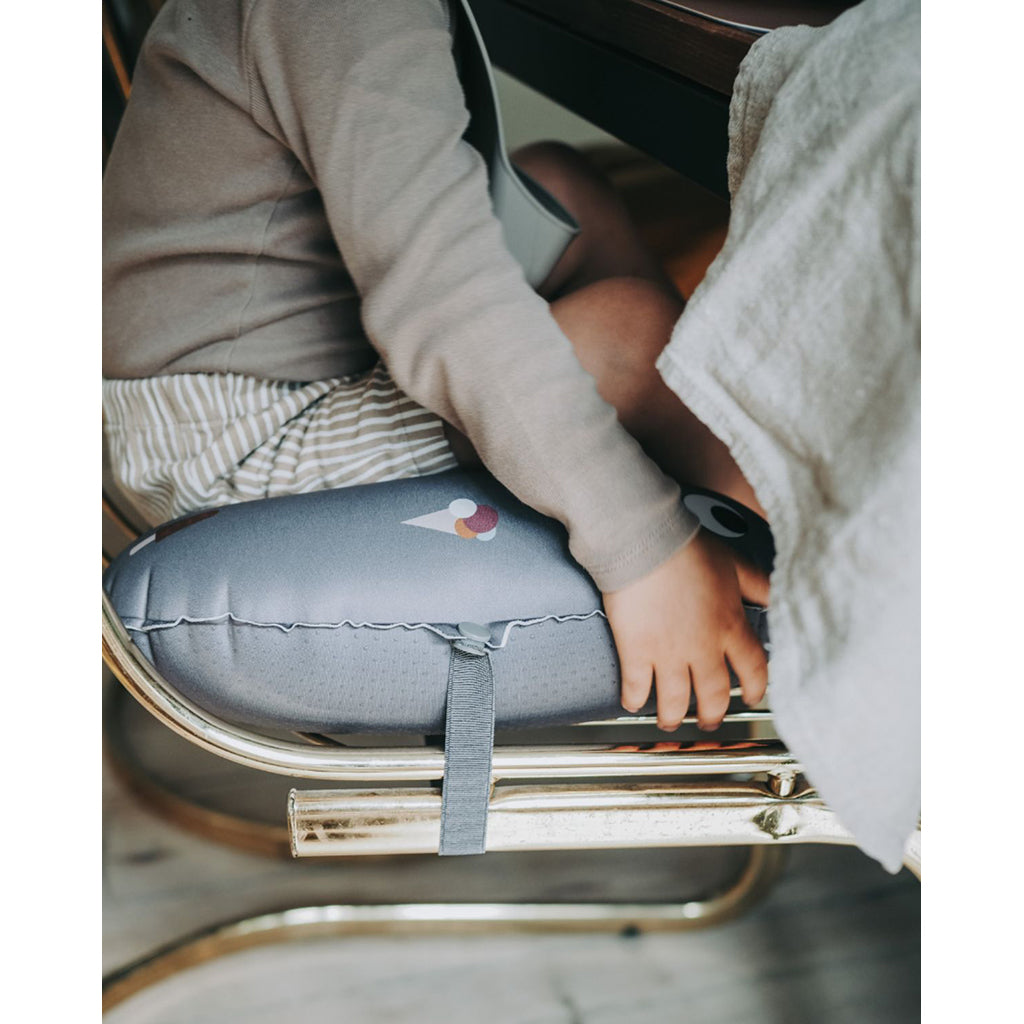 Noui Noui Have a seat, Uppblåsbar sittdyna för barn – Ice cream anthracite