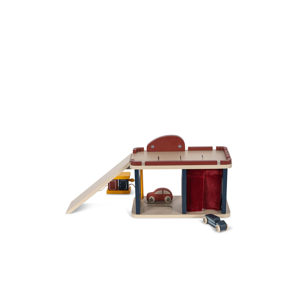 Konges Sløjd Bilgarage med biltvätt