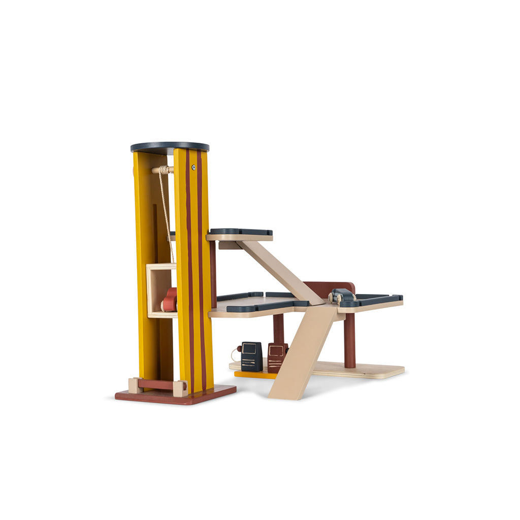 Konges Sløjd Bilgarage i trä med helikopterplattform, Multi