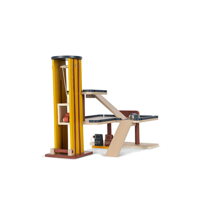 Konges Sløjd Bilgarage i trä med helikopterplattform, Multi