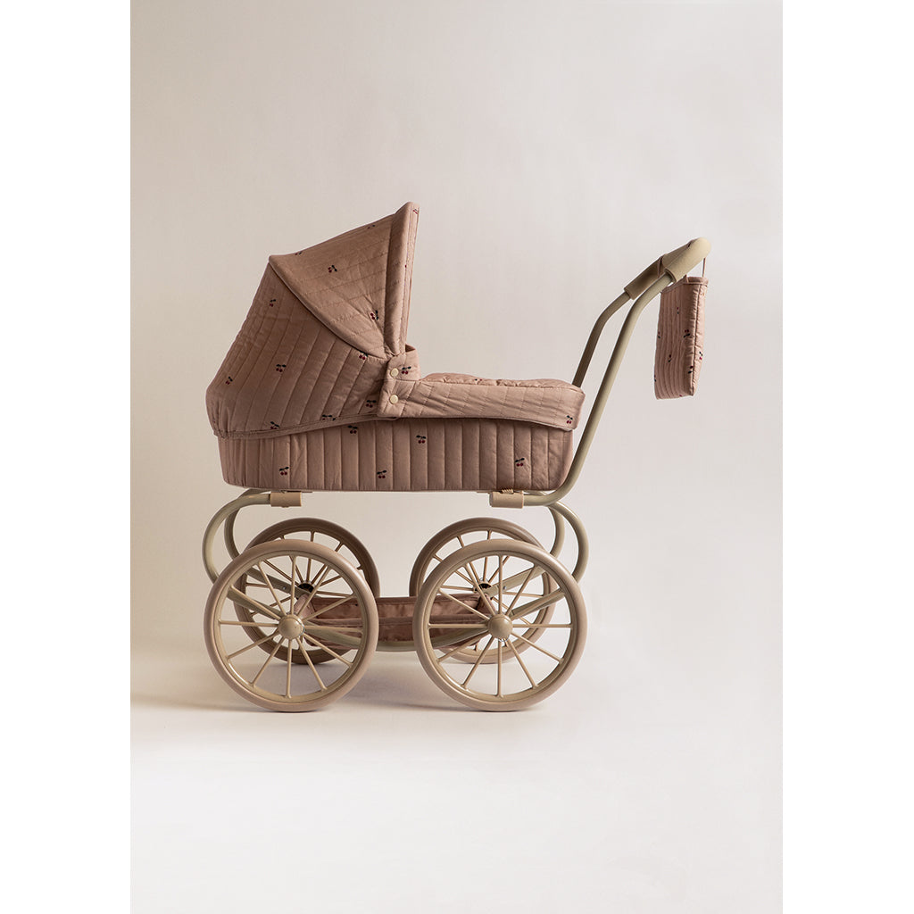 Konges Sløjd Minnie Dockvagn med väska – Cherry blush