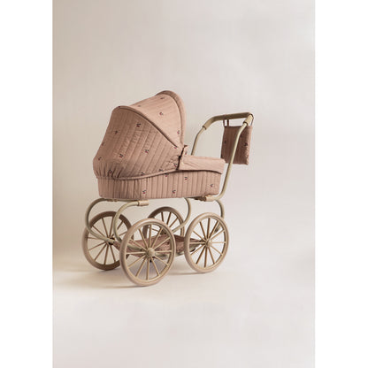 Konges Sløjd Minnie Dockvagn med väska – Cherry blush