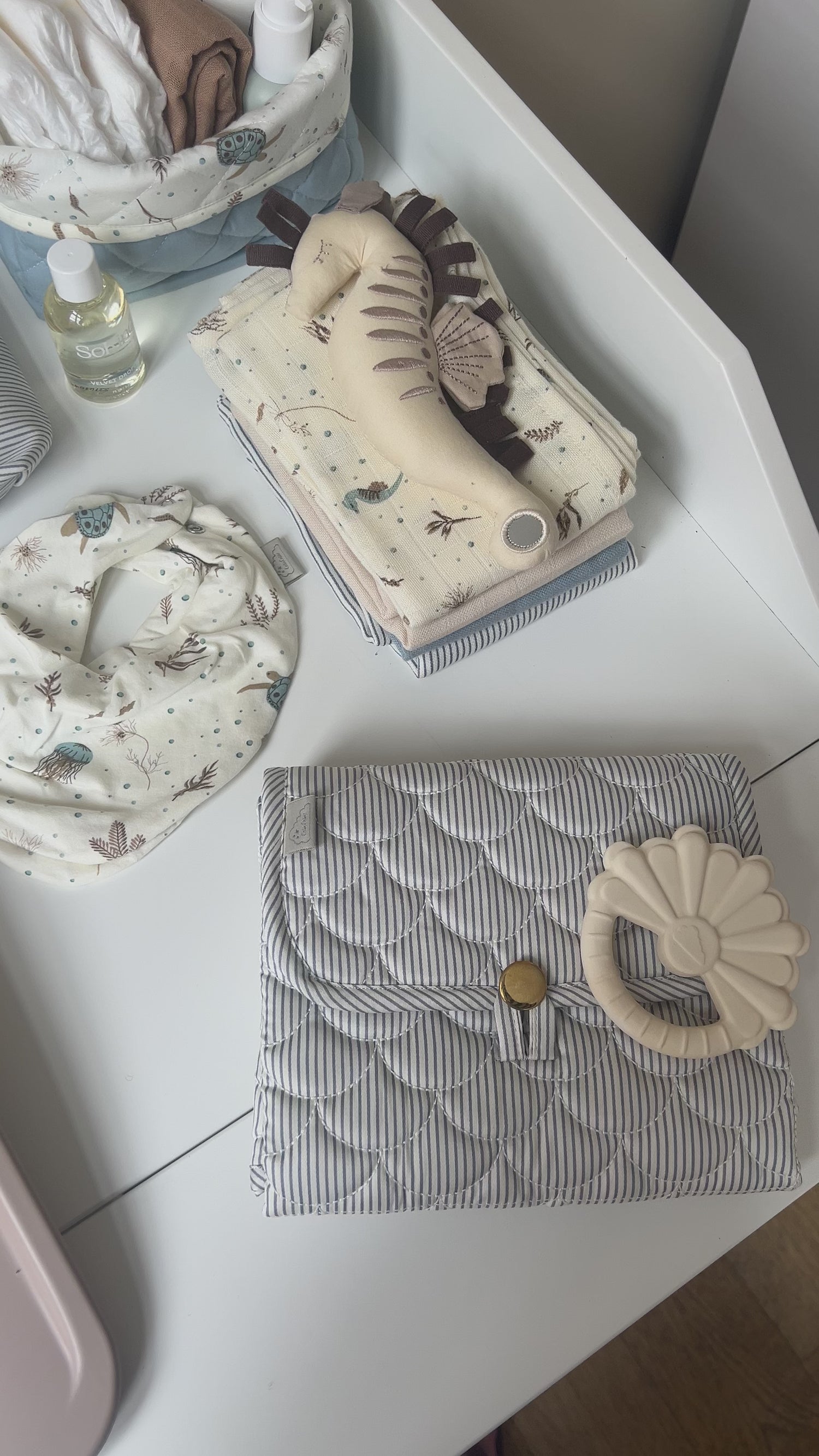 Cam Cam skötunderlägg, Quilet - Classic stripes blue/Praline