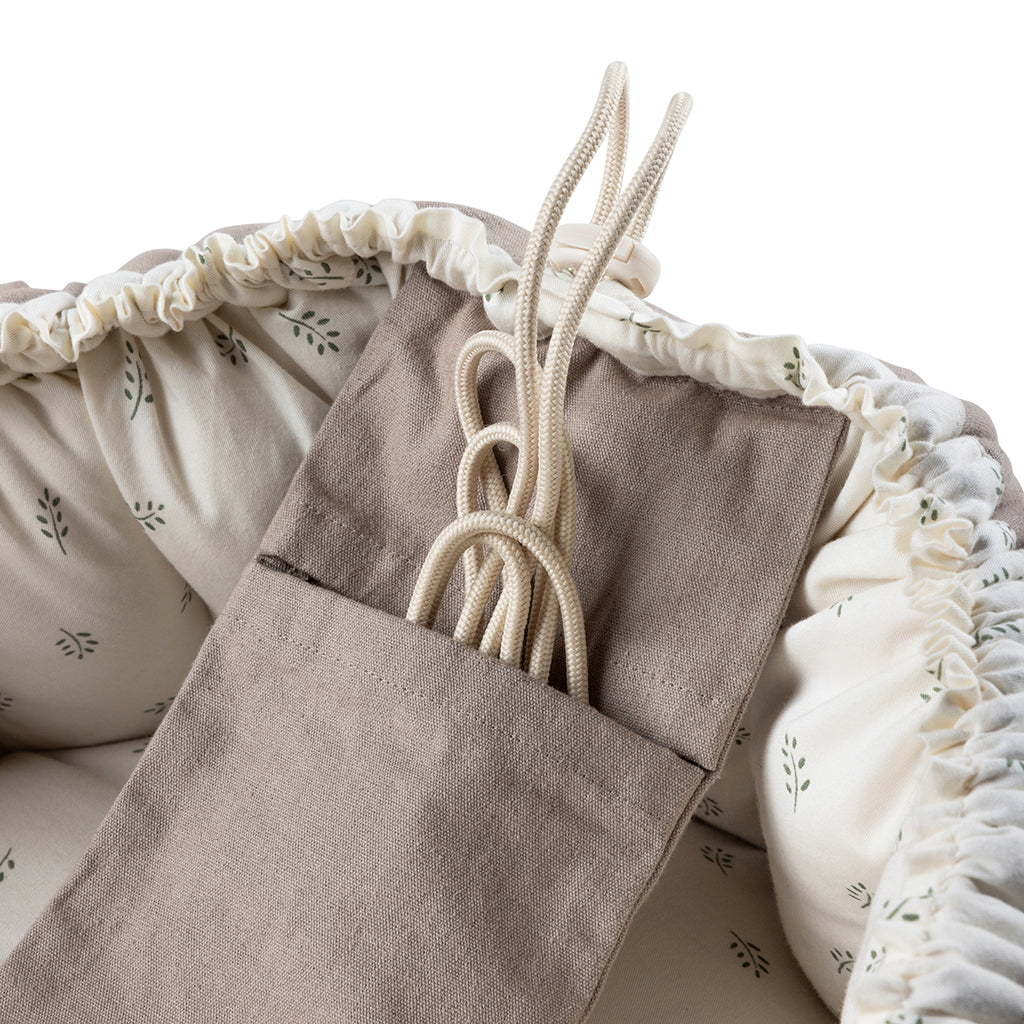 Sebra 3-i-1 babynest, babylift och lektäcke, Sophora Leaves - Beige