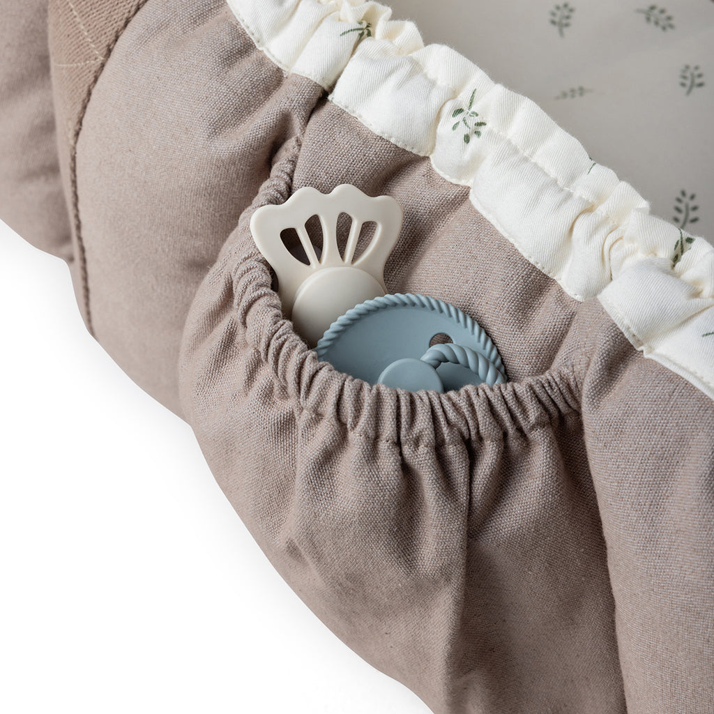 Sebra 3-i-1 babynest, babylift och lektäcke, Sophora Leaves - Beige