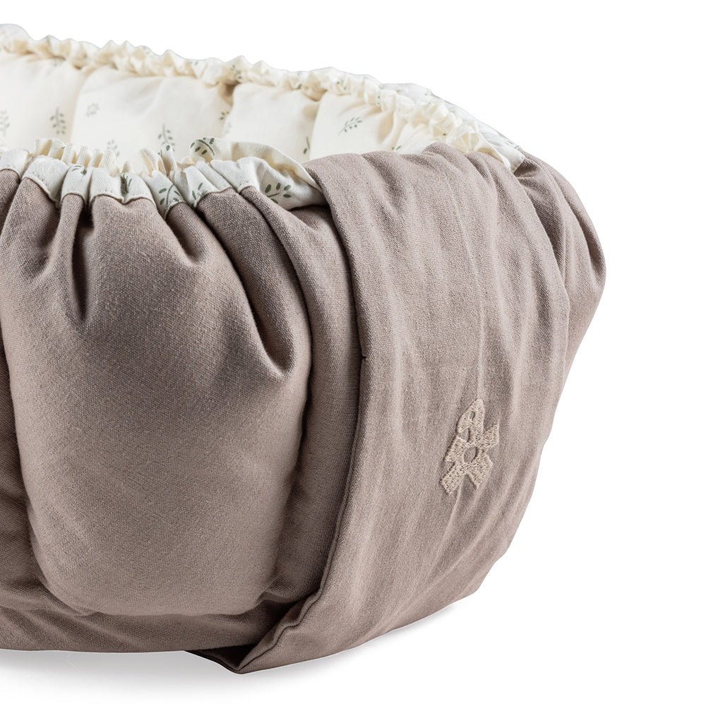 Sebra 3-i-1 babynest, babylift och lektäcke, Sophora Leaves - Beige