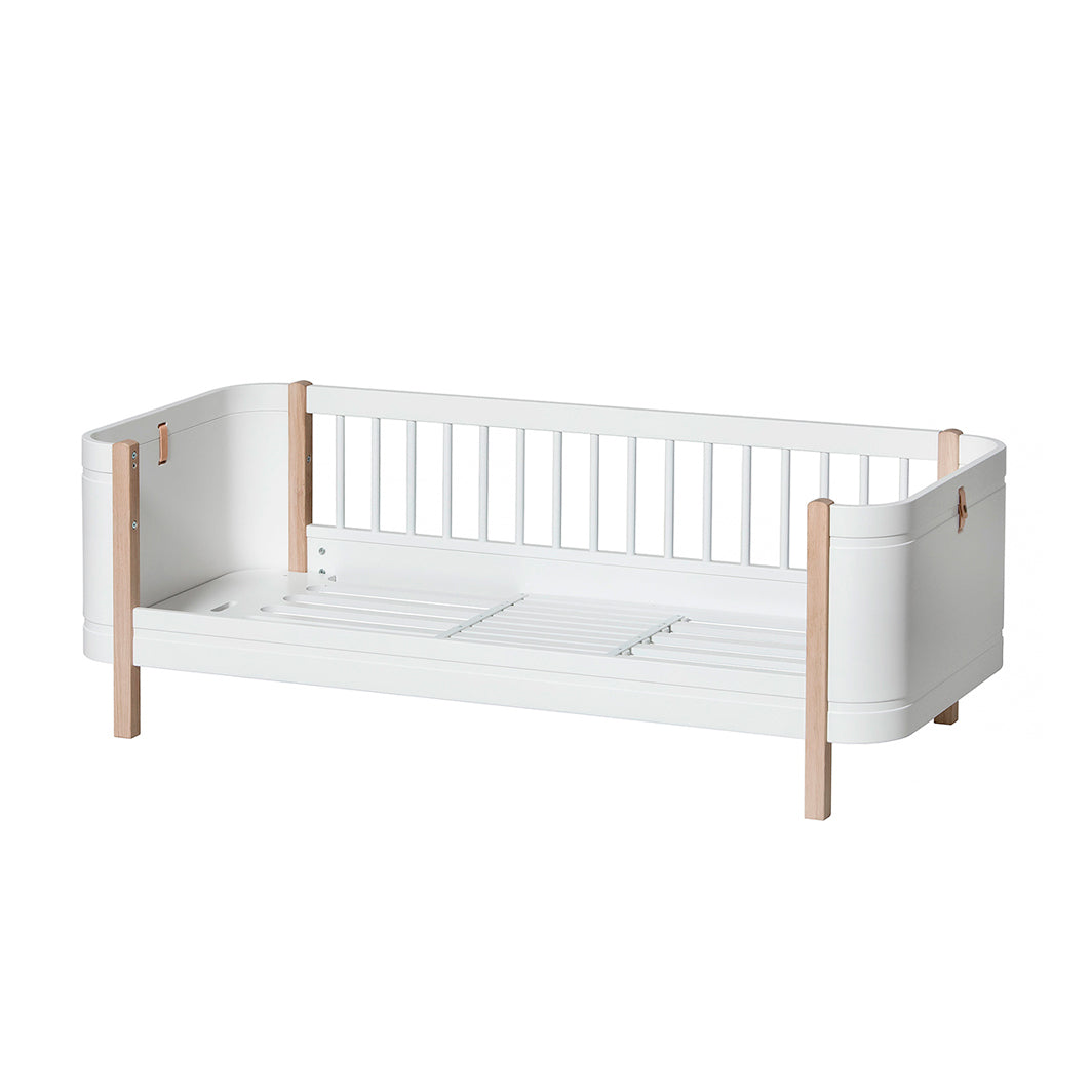 Oliver Furniture, Wood Mini+ juniorsäng - vit/ek ( LEVERANS I SLUTET AV MAJ )