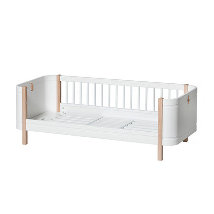 Oliver Furniture, Wood Mini+ juniorsäng - vit/ek ( LEVERANS I SLUTET AV MAJ )