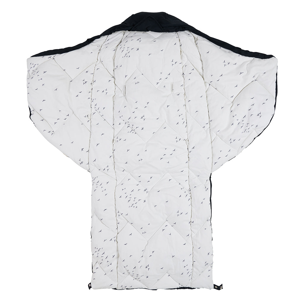 Voksi, Carry North Black Flying