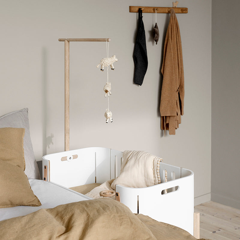 Oliver Furniture, Wood Co-sleeper, vagga och bänk - Multifunktionell babysäng