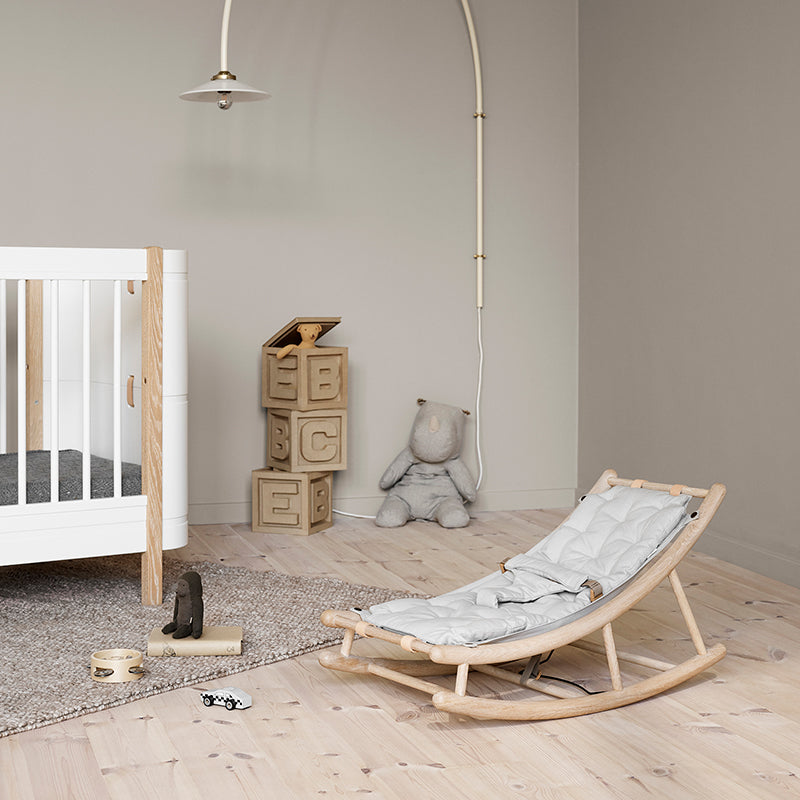 Oliver Furniture, Wood Baby &amp; junior vippestol - Eg/grå